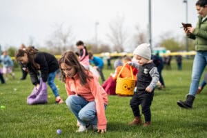 Kids picking up easter eggs at Oxford Community Park