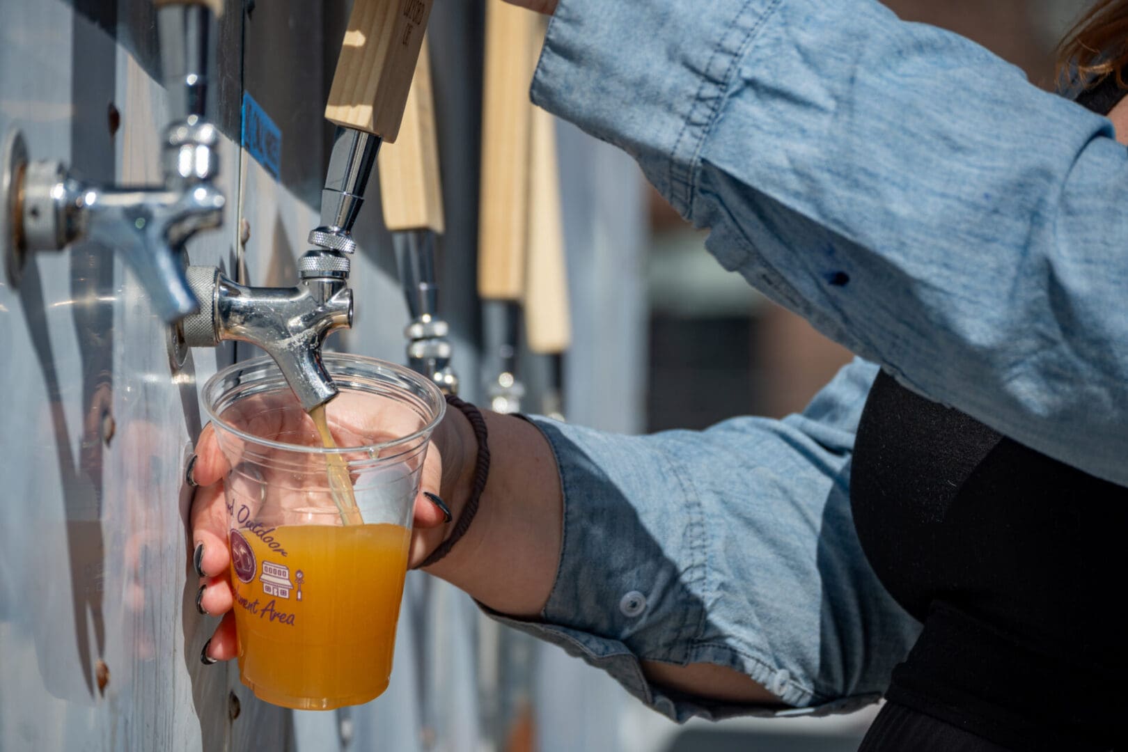 Vendor pouring a DORA cup with beer