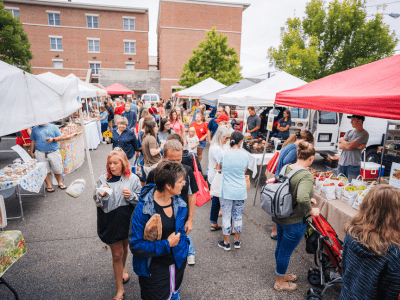 Crowds of people at the Saturday Oxford Farmers Market